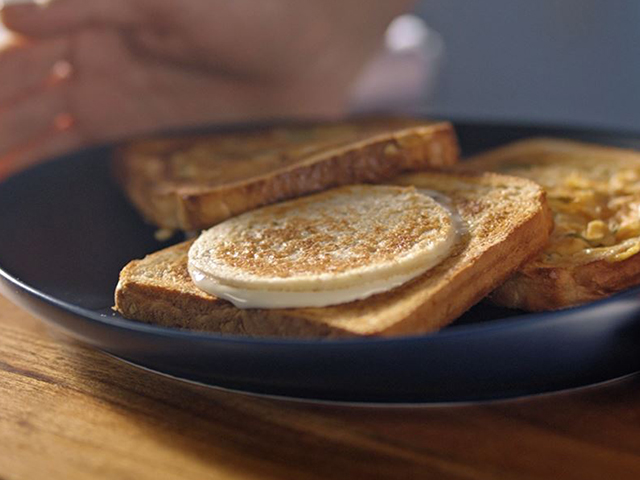 Cheesy Omelet-in-a-Hole