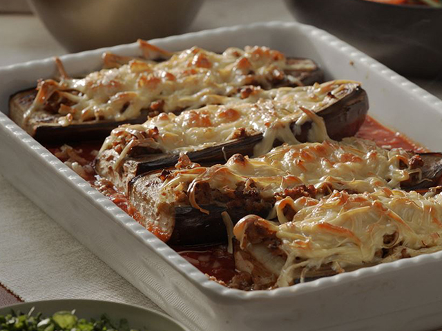 Stuffed Eggplant Boats with Meat and Cheese